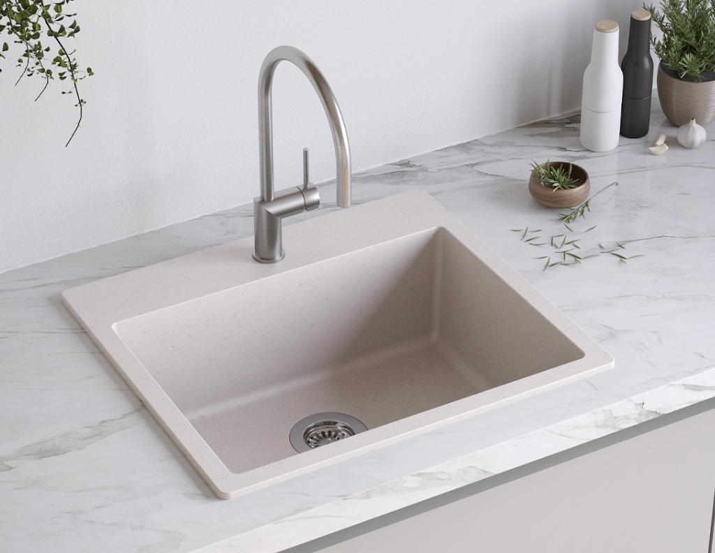 Cuba preta minimalista em cozinha premium com bancada de pedra clara.